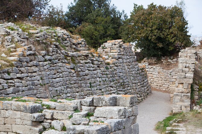 2-Days Gallipoli Troy Pergamon Acropolis Tour From Istanbul to Kusadasi - The Overnight Stop: Bed and Breakfast Where You Actually Recover