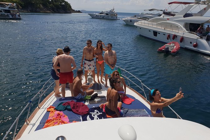 2 - Hours Bosphorus Yacht Cruise - Beylerbeyi Palace and the Asian shore: regal exteriors with a relaxed pace