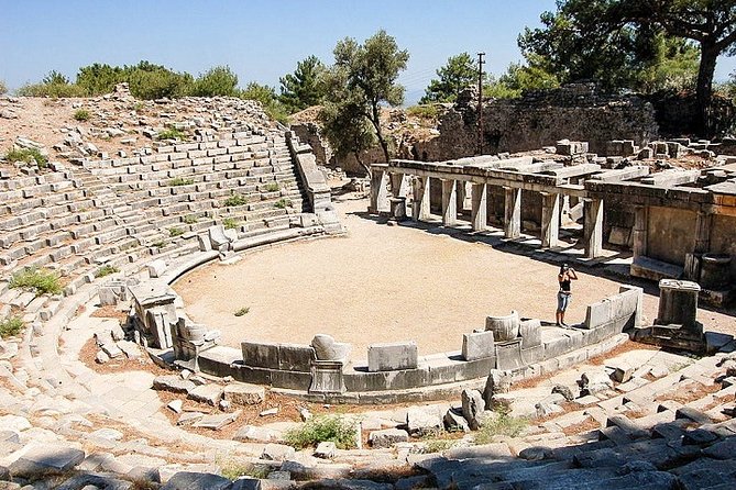 3 Days Ephesus, Pamukkale, Priene, Miletus and Didyma Tour from Istanbul - Day 1: Istanbul to Izmir, then straight into Ephesus