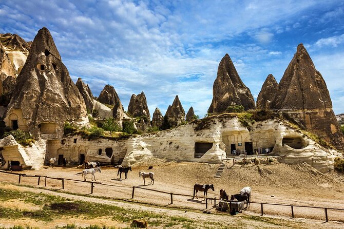 4 Day Cappadocia and Gobeklitepe Private Tour from Istanbul - Day 3: Kahramanmaras ice cream, then Sanliurfa check-in