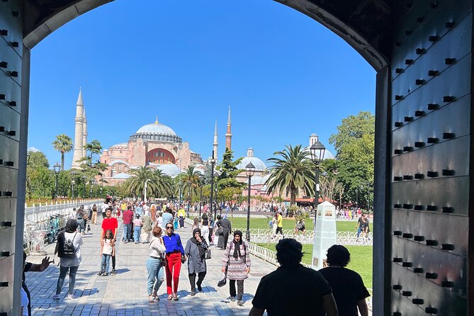Best Highlights of Istanbul - Blue Mosque and Hippodrome in two efficient free stops
