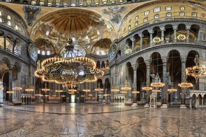 Best Istanbul tour with private guide by skipping ticket line - Topkapi Palace and Hagia Irene: sacred relics and a smart ticket combo