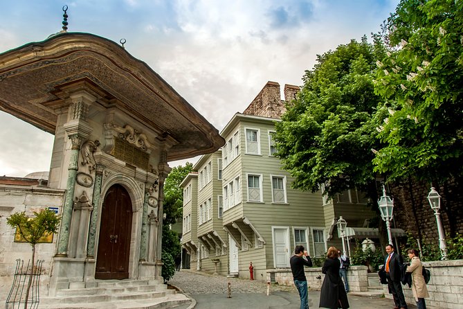 Blue Mosque Sultanahmet Old Town and Hippodrome Walking Tour - Guides You Might Hear: Names and What the Style Sounds Like