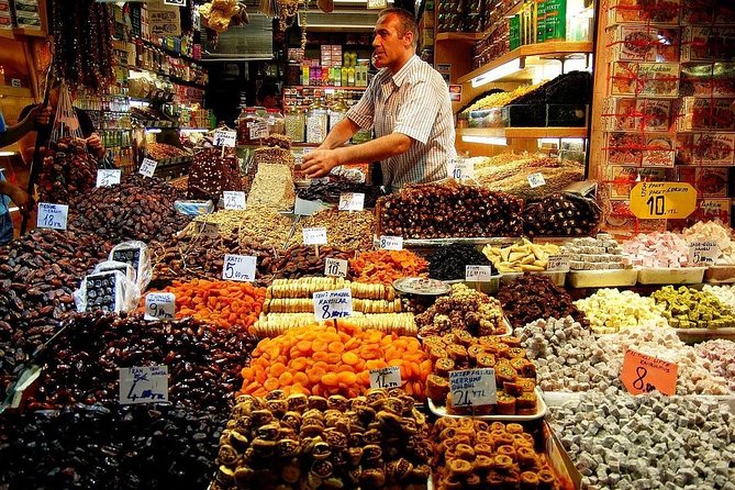 Bosphorus Cruise and Two Continents Tour with Lunch - Spice Bazaar in 30 minutes: enough for smells, not enough for shopping marathons