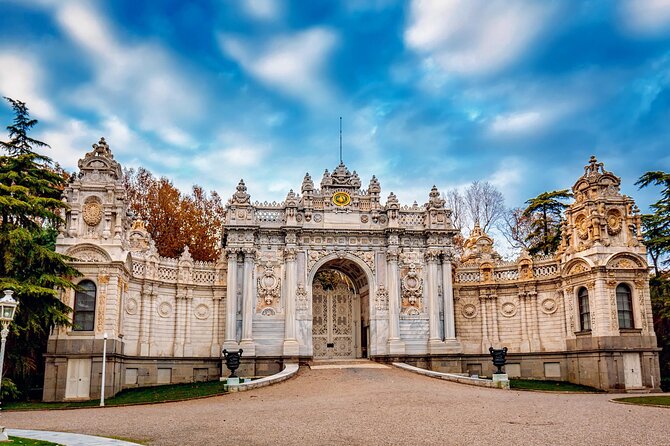 Bosphorus Cruise with Dolmabahce Palace and Istiklal Street Tour - How the day moves: Palace to water, then to street-level Istanbul