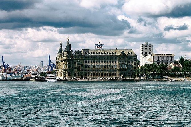 Bosphorus Cruise with unlimited alcohol - Transportation, boarding flow, and the meeting point you should actually find
