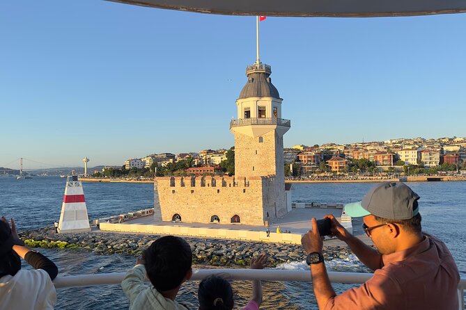 Bosphorus Daytime or Sunset Sightseeing Cruise & Audio Guide - Fatih Sultan Mehmet Bridge and Anadolu Hisarı: modern engineering meeting older defenses
