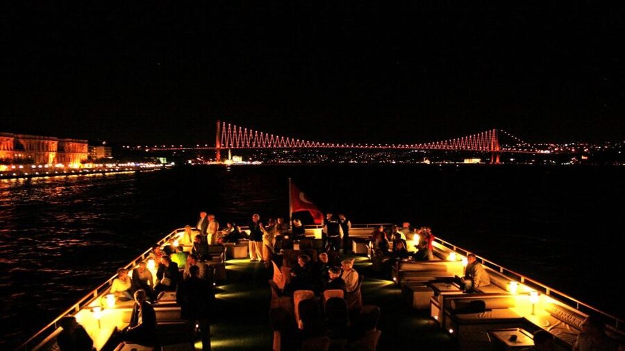 Bosphorus: Dinner Cruise with Live Performances Experience - The night views: planning your expectations