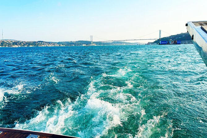 Bosphorus & Golden Horn: Sunset Yacht Cruise with Expert Guide - Golden Horn and Galata: Topkapı, Galata Tower, and the bridge that moves with the city