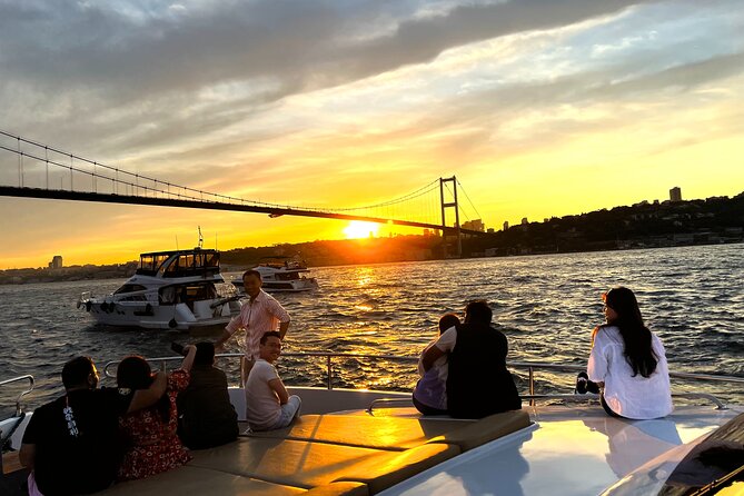 Bosphorus Sunset Yacht Cruise with Snacks and Live Guide - How the Live Guide Changes the Cruise