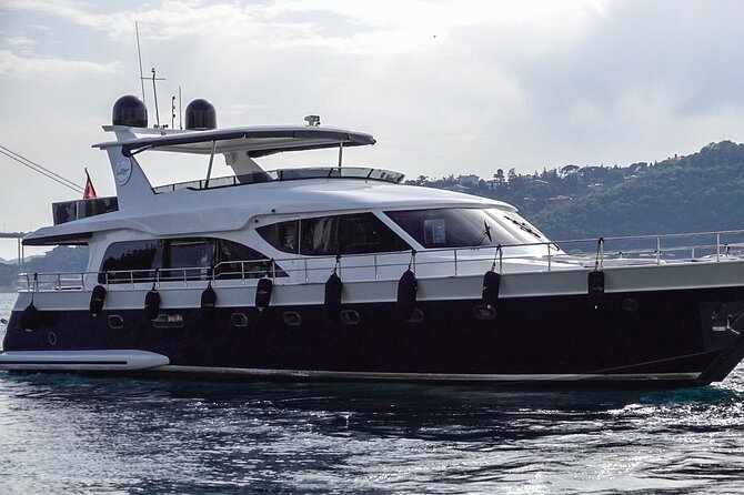 Bosphorus Yacht Cruise Experience: Visit the Asian Side - The Asian side moment that actually feels local: Kanlıca yogurt in practice