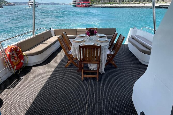 Budget Evening Cruise: Dinner, Live Shows & Party - Dinner and drinks: what you actually get for $30.04