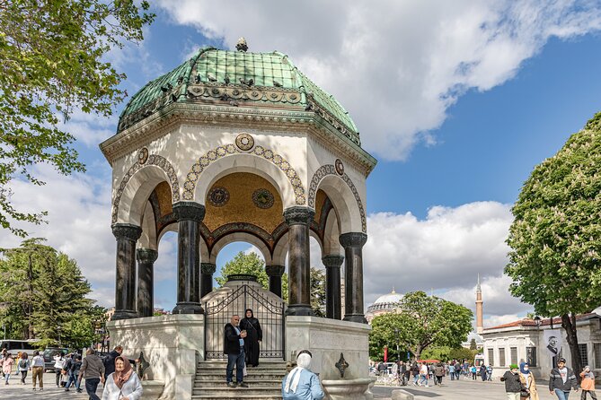 Byzantian and Ottoman City Tour Museum fees Lunch Inc - Topkapi Palace tickets included: Ottoman power in rooms and relics