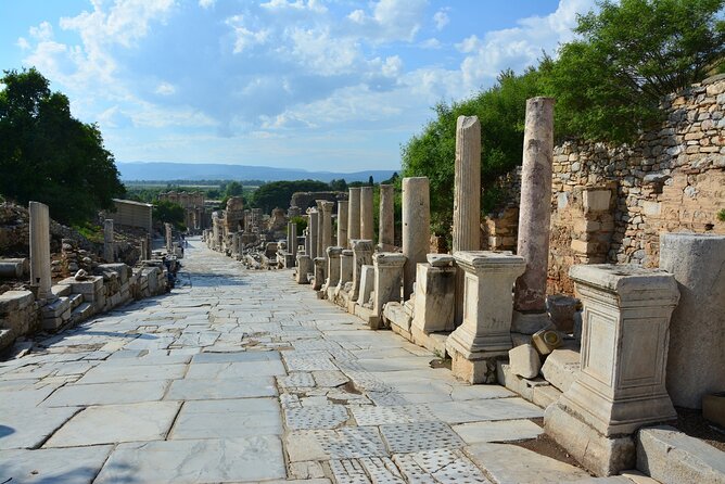 Daily Small Group Ephesus Tour From Istanbul by Flight - Lunch and the Small-Group Feel That Makes Explanations Land