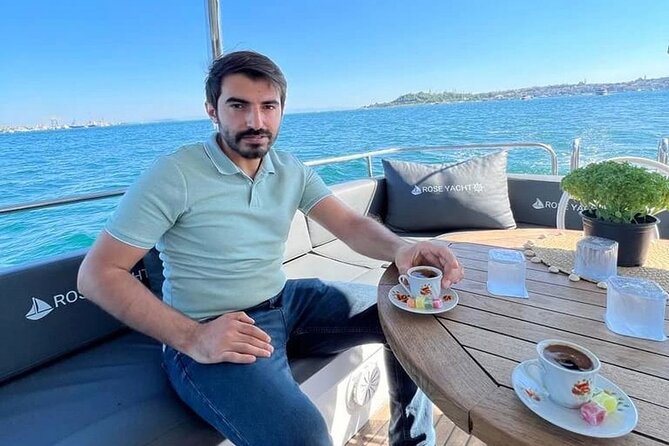 Exclusive Luxury Yacht Bosphorus Sightseeing Cruise in Istanbul - Anadoluhisari Fortress and Kızkulesi, the Maiden Tower Finale