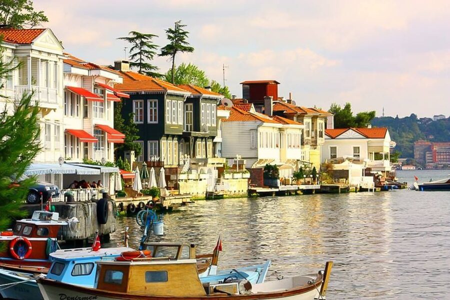 From Istanbul: Full-Day Princes Island Tour with Lunch - Meeting up, getting on the water, and what the Deluxe boat ride feels like