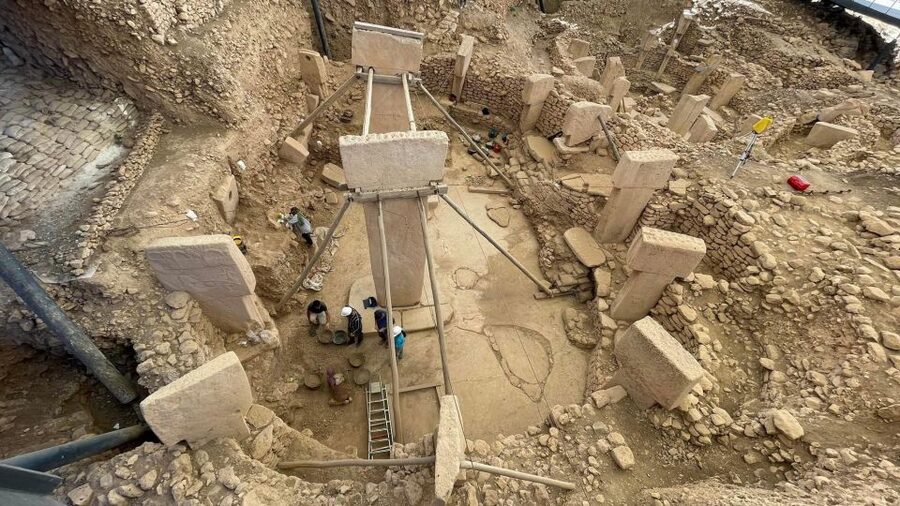 From Istanbul: Gobeklitepe Daily Tour - Şanlıurfa Landmarks: Mosques, Balıklı Lake, and the Cave