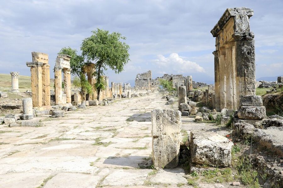 From Istanbul: Private Pamukkale and Hierapolis Day Tour - The smart logic of flying from Istanbul to Pamukkale