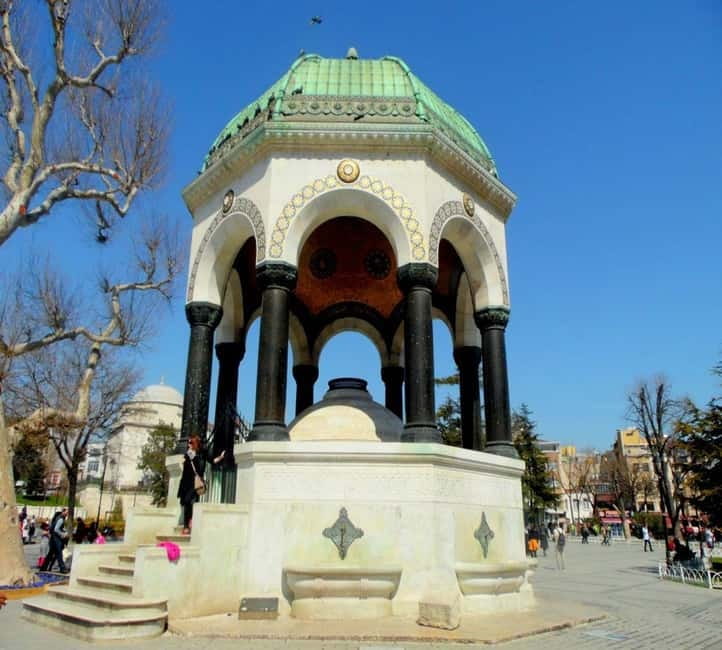 Full Day Hagia Sophia-Hippodrome-Iron Church-Balat&Boat Tour - Balat neighborhood stroll: colorful streets and layered communities