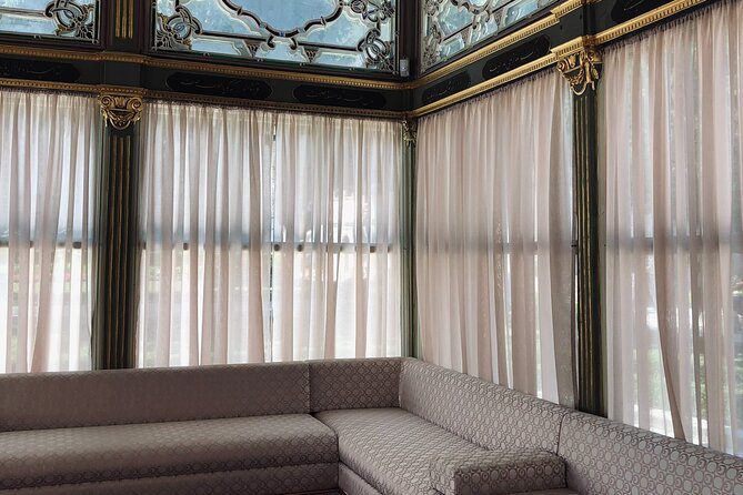Full-Day Istanbul Old City Walking Tour - Stop 5 Topkapi Palace: Treasury Gems, Armory, and Courtyard Calm