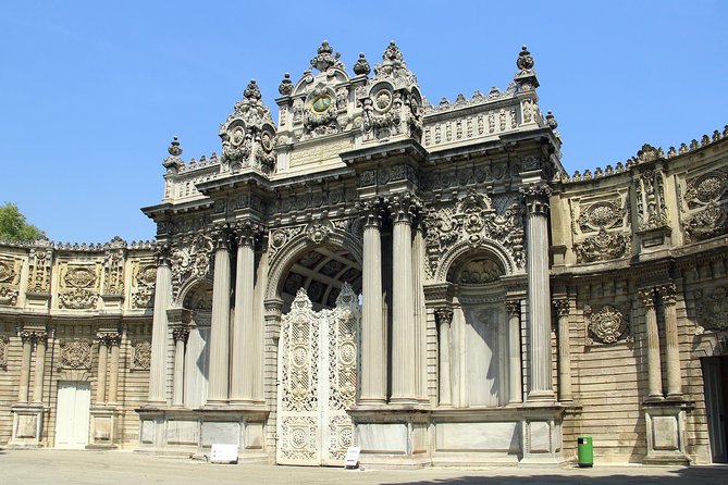 Full-Day Istanbul Tour with Bosphorus Sightseeing Cruise - Dolmabahçe Palace: when Ottoman power goes full theater
