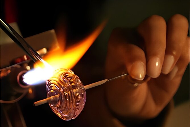 Glass Melting and Shaping with Flame with the Senior Glass Master - How the 1 Hour 45 Minutes Typically Flows