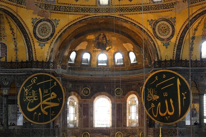 Guided Hagia Sofia, Blue mosque, Basilica Cistern skip lines tour - Grand Bazaar navigation, plus Spice Bazaar on Sundays