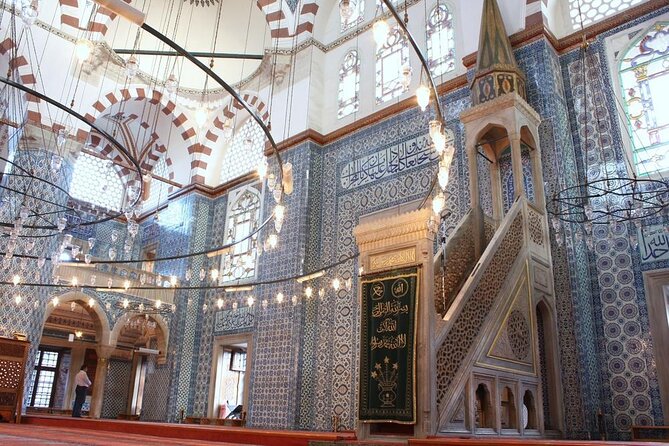Half-Day Istanbul Private Food Tour & Culinary Experience - The ferry crossing: Bosphorus Strait views with a snack-friendly pace