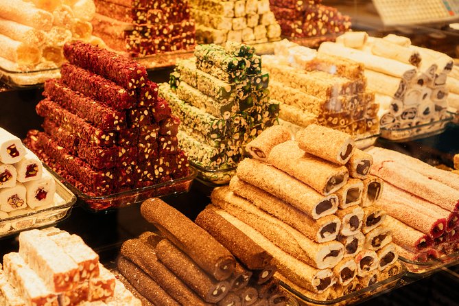 Highlights & Hidden Gems With Locals: Best of Istanbul Private Tour - Included value: a local guide, a drink, and a carbon-neutral touch
