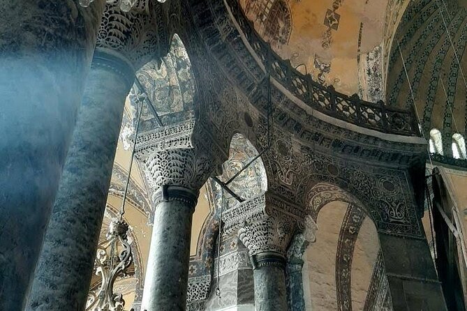 Highlights of İstanbul's Old Town with Private Guiding Service - Stop 5: Topkapı Palace, 2 Hours With Ottoman Power in Four Garden Spaces