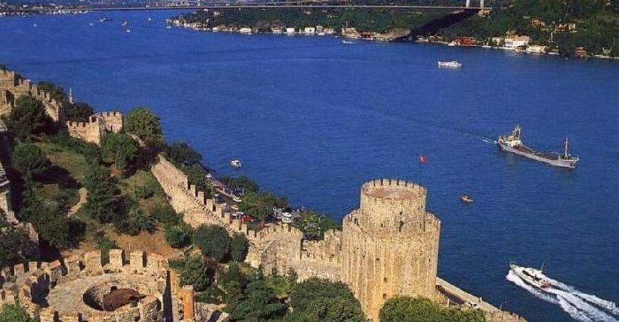 Istanbul: Afternoon Bosphorus Cruise and Spice Bazaar Tour - The short walk from Taksim, the cruise begins