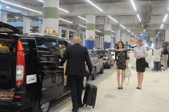 Istanbul Airport Transfer - Round Trip - Flight tracking and waiting time: the “late flight” safety net