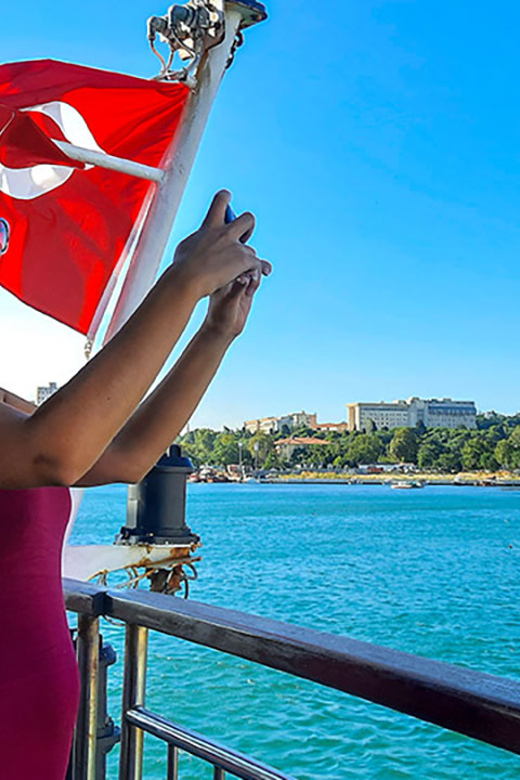 Istanbul: Asian Side Walking Tour with Ferry Ride - Kadıköy on foot: food markets, bar streets, and local entertainment