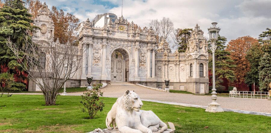 Istanbul: Basilica Cistern & Dolmabahce Palace Combo Ticket - Photo Spots and Small Moments That Make It Memorable