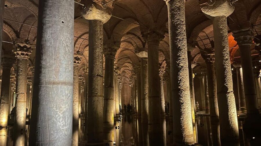 Istanbul: Basilica Cistern Fast-Track Entry and Audio Guide - The Medusa heads and the photo you actually came for