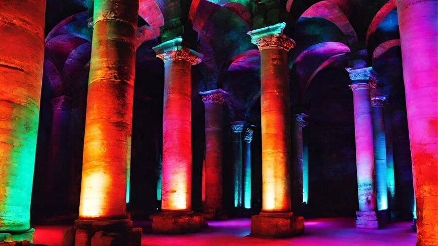 Istanbul: Basilica Cistern Tour, Discovering Medusa - Medusa heads: myth, symbolism, and what to look for in the cistern