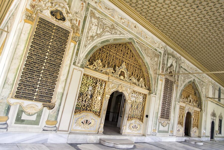 Istanbul: Best City Highlights Guided Tour with Tukish Lunch - Blue Mosque and Sultanahmet Square: what you look for on arrival