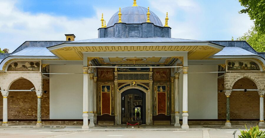 Istanbul: Best of Old City Full-Day Tour with Transfers - Hippodrome of Constantinople: Old Stadium Energy in a Small Area