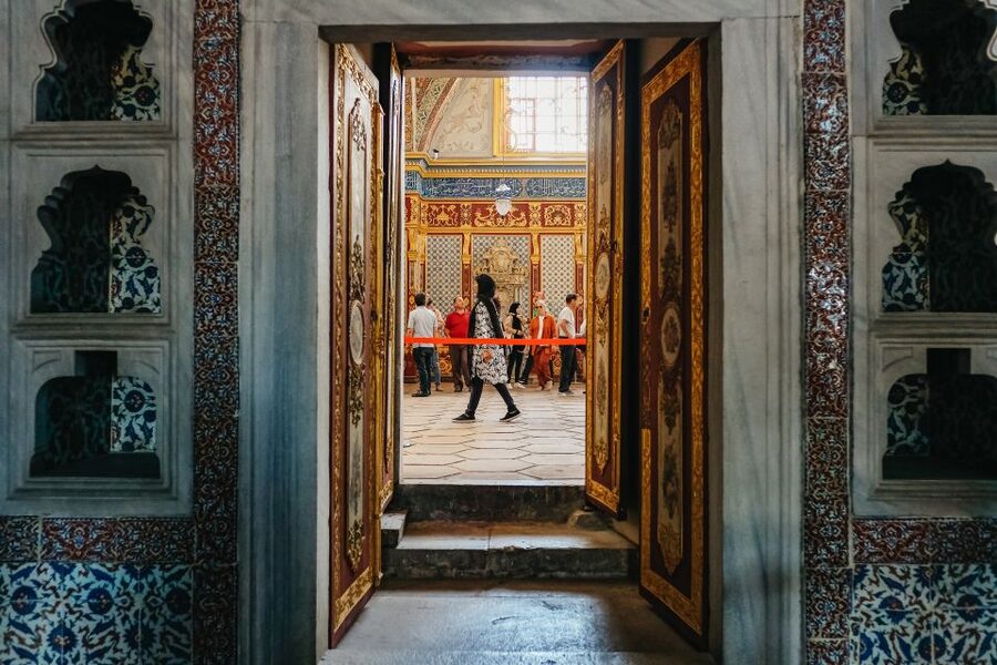 Istanbul: Best of the City 1, 2 or 3-Day Private Guided Tour - Day 3: Fener and Balat, Pierre Loti cable car views, and the churches that tell different stories