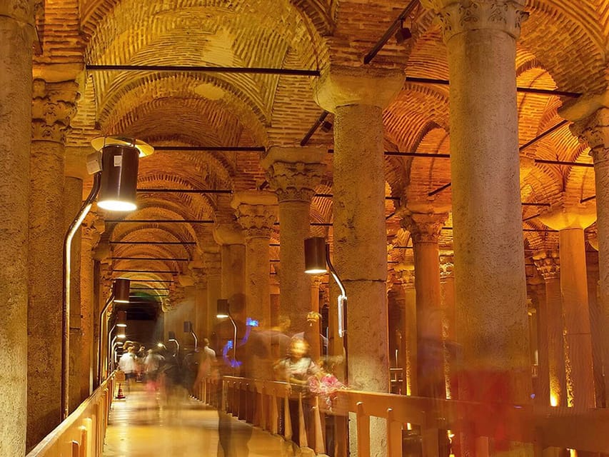 Istanbul: Blue Mosque, Basilica Cistern, & Hagia Sophia Tour - Dress code and scarf rules: avoid the last-minute scramble