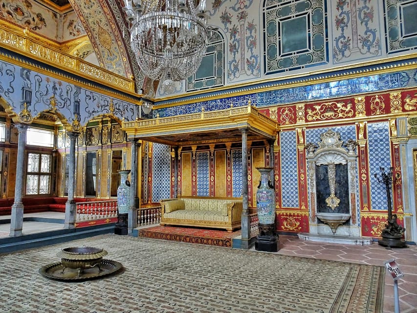 Istanbul: Blue Mosque, Hagia Sofia & Topkapi Palace Day Tour - Grand Bazaar: the market maze, bargaining, and finding snacks