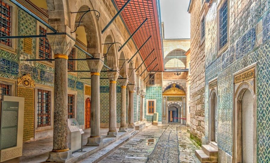 Istanbul: Blue Mosque, Hagia Sofia & Topkapi Palace Day Tour - Blue Mosque: blue tiles, big scale, and smart pacing