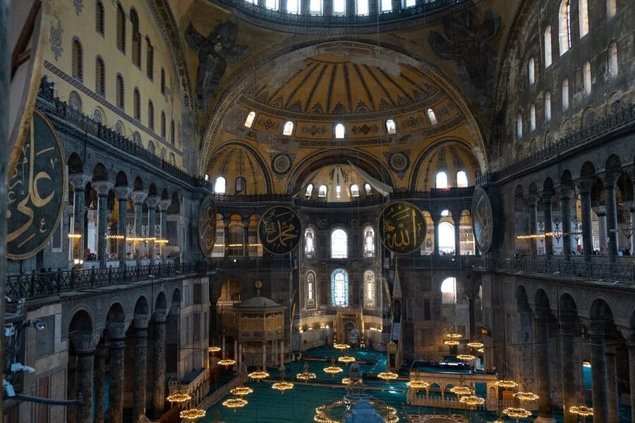 Istanbul: Blue Mosque & Hagia Sophia Guided Tour w/ Tickets - Blue Mosque: what to look for in the courtyard and prayer hall