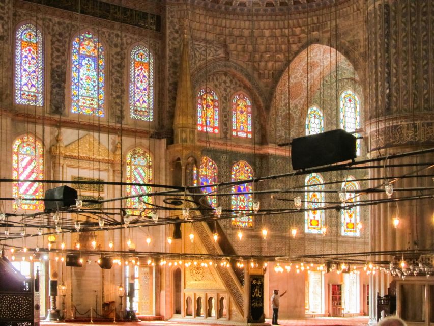 Istanbul: Blue Mosque & Hagia Sophia Guided Tour w/ Tickets - Hagia Sophia with pre-reserved tickets: the best way to avoid museum-style waiting