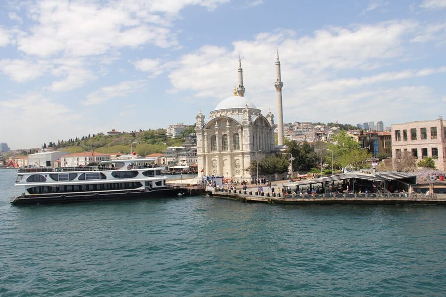 Istanbul: Bosphorus and Black Sea Cruise with Lunch - Fortresses and bridges: the Bosphorus becomes a moving photo gallery
