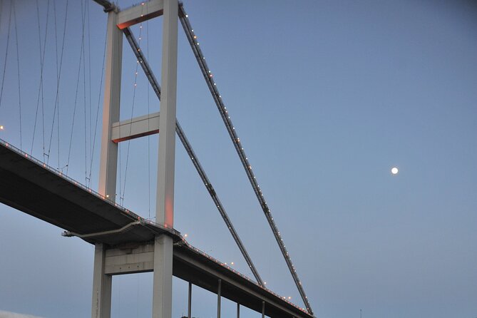Istanbul: Bosphorus and Golden Horn Cruise with Audio Guide - Maiden’s Tower across Üsküdar: the romantic islet moment
