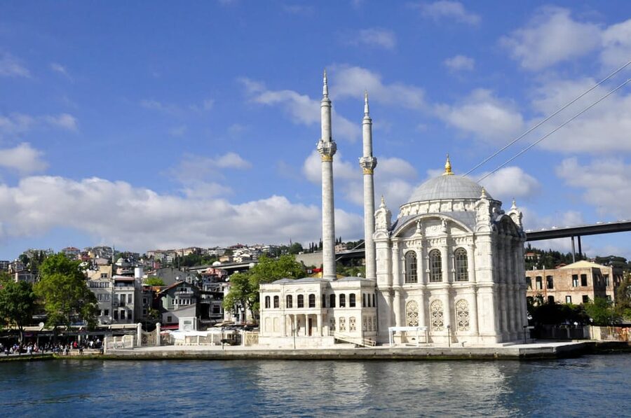 Istanbul: Bosphorus Boat Cruise - Leander’s Tower as the finale, a lighthouse watchtower on an island