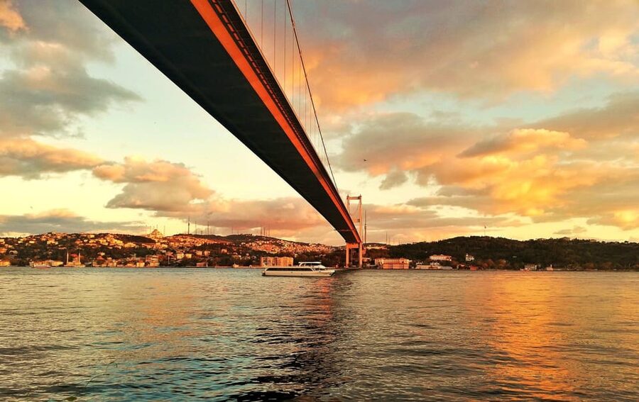 Istanbul: Bosphorus Boat Cruise - Guide commentary, languages, and how to avoid the common headaches