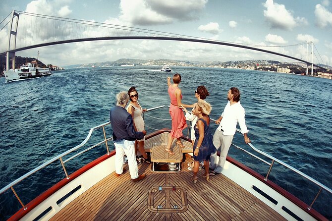 Istanbul Bosphorus Boat Cruise Tour ( MORNİNG or SUNSET ) - Switching to the Asian Side: Fatih Sultan Mehmet Bridge and Küçüksu Castle