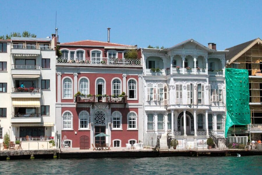 Istanbul: Bosphorus Boat Cruise - Dolmabahçe Palace and Beylerbeyi Palace, Ottoman power viewed from the Bosphorus